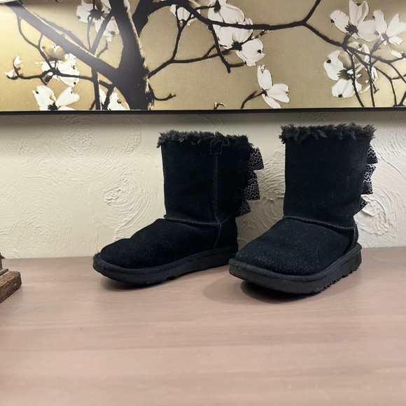 UGG® Bailey Bow II Boot - Toddler / Little Kid - Black 13c - Picture 3 of 7